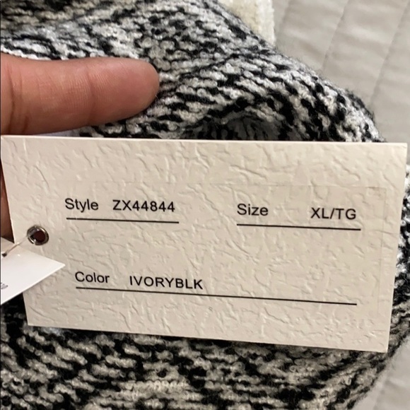 cable & gauge black and white knit sweater size XL - Picture 7 of 11